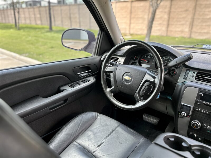 2008 Chevrolet CHEVROLET AVALANCHE LS LEATHER 17 "INCH WHEELS WALK-AROUND YOUTUBE VIDEO   - Photo 56 - Stafford, TX 77477