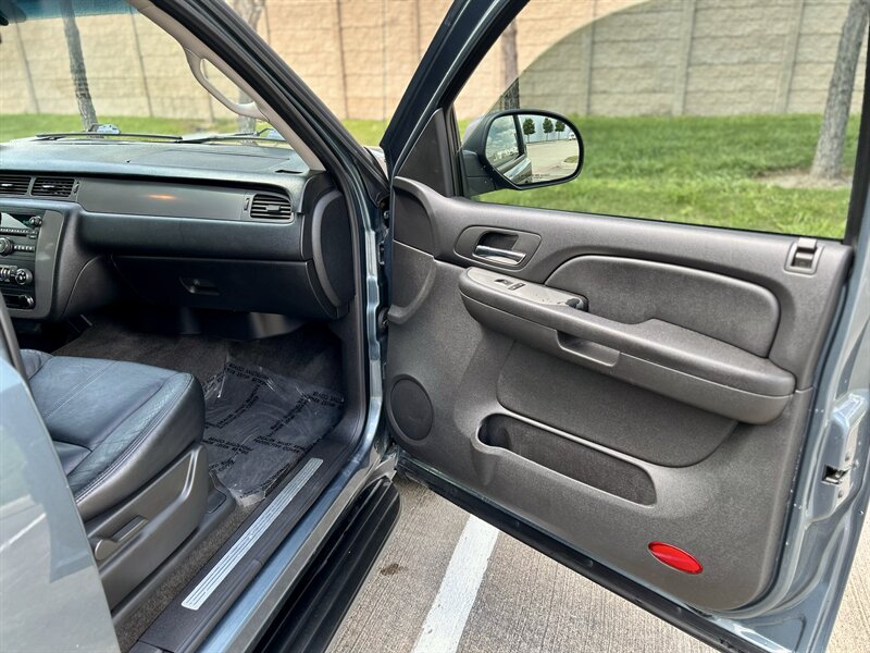 2008 Chevrolet CHEVROLET AVALANCHE LS LEATHER 17 "INCH WHEELS WALK-AROUND YOUTUBE VIDEO   - Photo 51 - Stafford, TX 77477