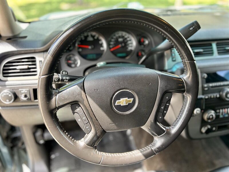 2008 Chevrolet CHEVROLET AVALANCHE LS LEATHER 17 "INCH WHEELS WALK-AROUND YOUTUBE VIDEO   - Photo 55 - Stafford, TX 77477