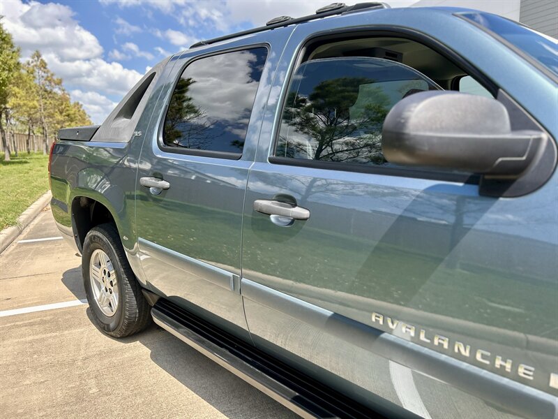 2008 Chevrolet CHEVROLET AVALANCHE LS LEATHER 17 "INCH WHEELS WALK-AROUND YOUTUBE VIDEO   - Photo 23 - Stafford, TX 77477