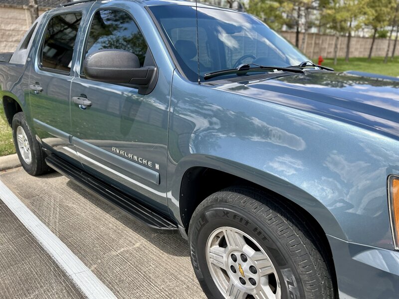 2008 Chevrolet CHEVROLET AVALANCHE LS LEATHER 17 "INCH WHEELS WALK-AROUND YOUTUBE VIDEO   - Photo 37 - Stafford, TX 77477