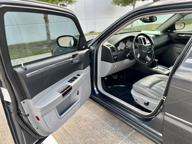 2007 Chrysler CHRYSLER 300C HEMI LEATHER WOOD STEERING WALK-AROUND YOUTUBE VIDEO   - Photo 38 - Stafford, TX 77477