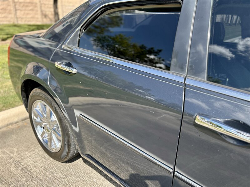 2007 Chrysler CHRYSLER 300C HEMI LEATHER WOOD STEERING WALK-AROUND YOUTUBE VIDEO   - Photo 24 - Stafford, TX 77477