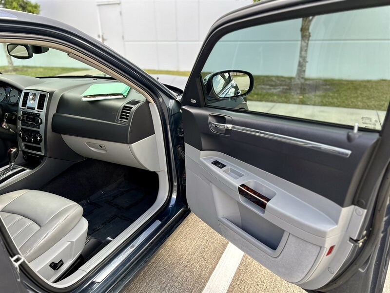 2007 Chrysler CHRYSLER 300C HEMI LEATHER WOOD STEERING WALK-AROUND YOUTUBE VIDEO   - Photo 82 - Stafford, TX 77477