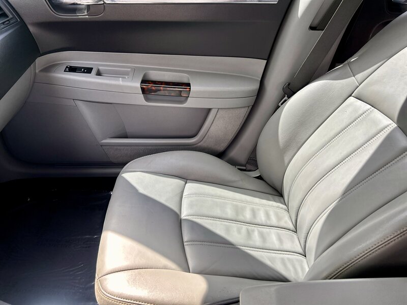 2007 Chrysler CHRYSLER 300C HEMI LEATHER WOOD STEERING WALK-AROUND YOUTUBE VIDEO   - Photo 53 - Stafford, TX 77477