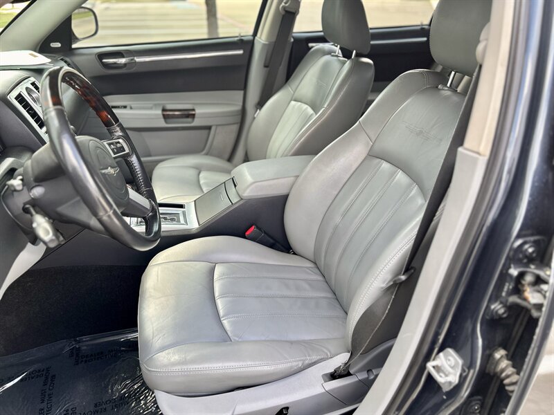 2007 Chrysler CHRYSLER 300C HEMI LEATHER WOOD STEERING WALK-AROUND YOUTUBE VIDEO   - Photo 40 - Stafford, TX 77477