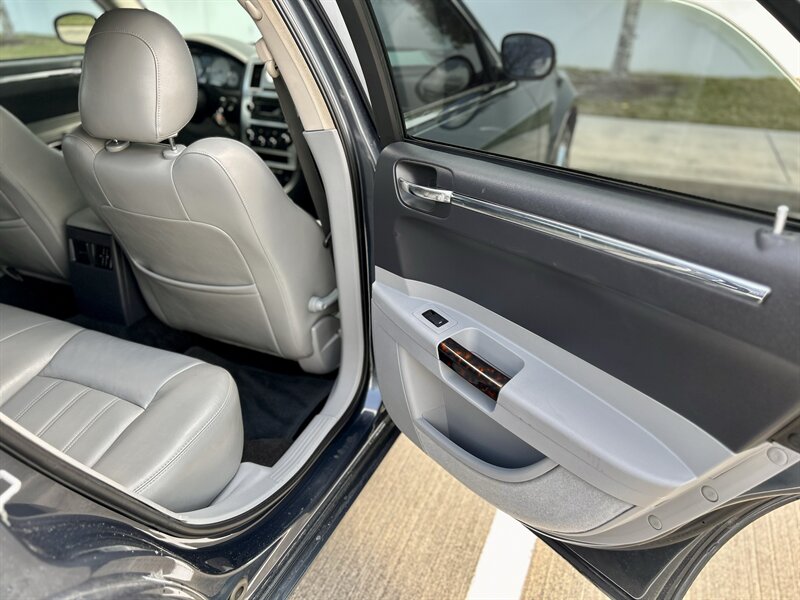 2007 Chrysler CHRYSLER 300C HEMI LEATHER WOOD STEERING WALK-AROUND YOUTUBE VIDEO   - Photo 66 - Stafford, TX 77477