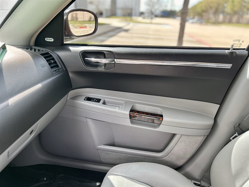 2007 Chrysler CHRYSLER 300C HEMI LEATHER WOOD STEERING WALK-AROUND YOUTUBE VIDEO   - Photo 51 - Stafford, TX 77477