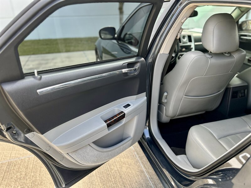 2007 Chrysler CHRYSLER 300C HEMI LEATHER WOOD STEERING WALK-AROUND YOUTUBE VIDEO   - Photo 63 - Stafford, TX 77477