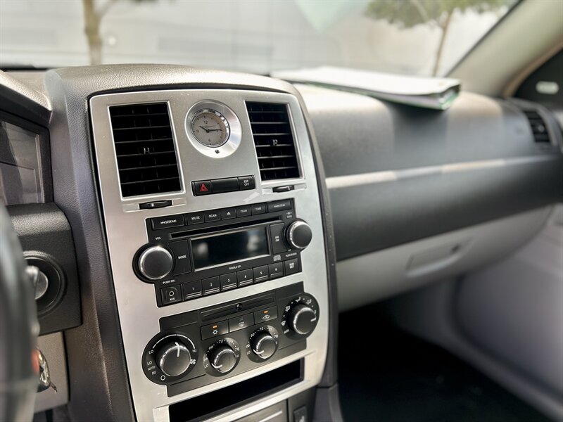 2007 Chrysler CHRYSLER 300C HEMI LEATHER WOOD STEERING WALK-AROUND YOUTUBE VIDEO   - Photo 42 - Stafford, TX 77477