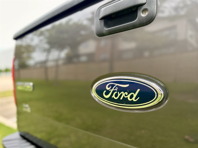 2004 Ford FORD F-150 CREW CAB XLT 69K LOW MILES TONNEAU COVER YOUTUBE VIDEO   - Photo 48 - Stafford, TX 77477