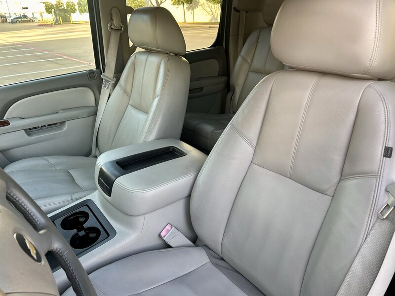 2012 Chevrolet CHEVROLET SUBURBAN LT DVD LEATHER HEATSEAT BOSE WOOD 8PASS YOUTUBE VIDEO   - Photo 36 - Stafford, TX 77477