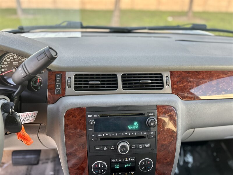 2012 Chevrolet CHEVROLET SUBURBAN LT DVD LEATHER HEATSEAT BOSE WOOD 8PASS YOUTUBE VIDEO   - Photo 46 - Stafford, TX 77477