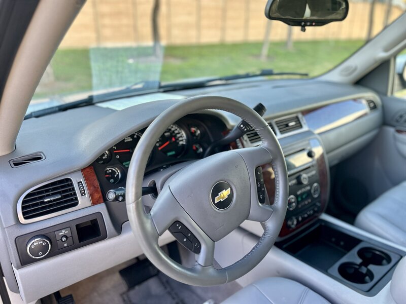 2012 Chevrolet CHEVROLET SUBURBAN LT DVD LEATHER HEATSEAT BOSE WOOD 8PASS YOUTUBE VIDEO   - Photo 39 - Stafford, TX 77477