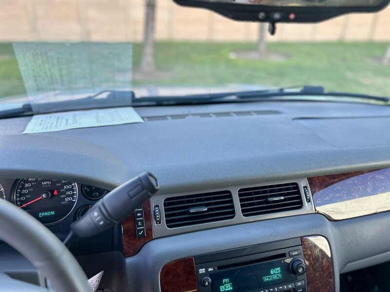 2012 Chevrolet CHEVROLET SUBURBAN LT DVD LEATHER HEATSEAT BOSE WOOD 8PASS YOUTUBE VIDEO   - Photo 43 - Stafford, TX 77477