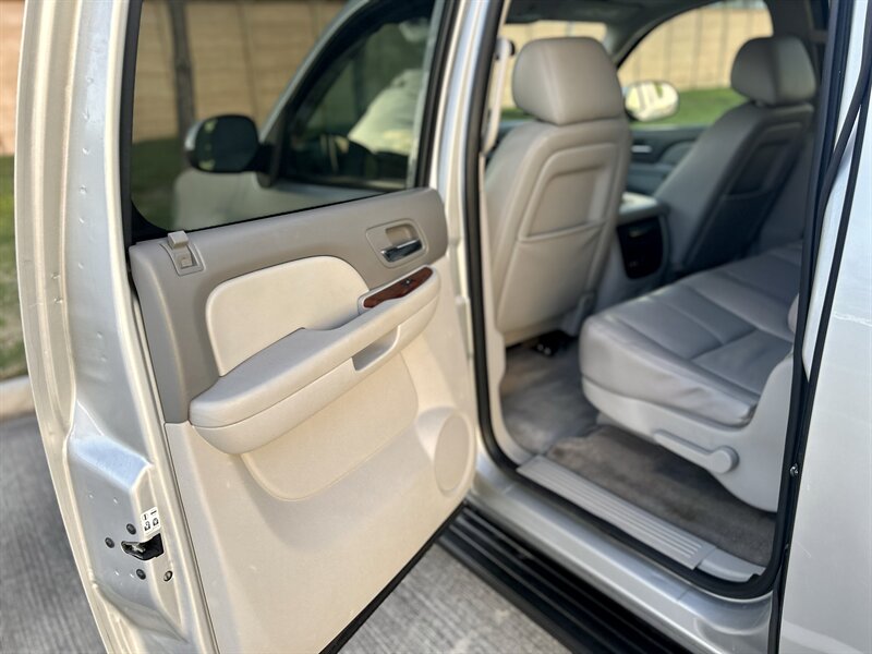 2012 Chevrolet CHEVROLET SUBURBAN LT DVD LEATHER HEATSEAT BOSE WOOD 8PASS YOUTUBE VIDEO   - Photo 49 - Stafford, TX 77477