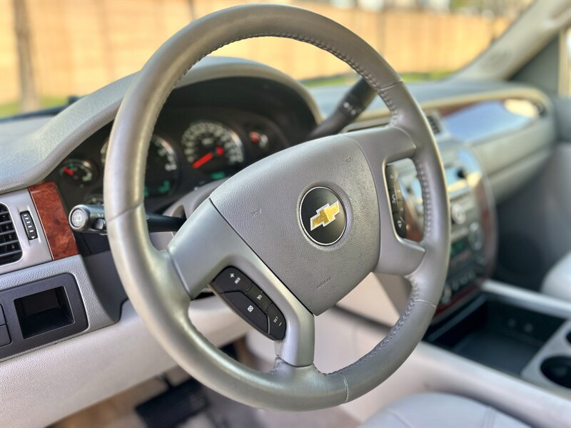 2012 Chevrolet CHEVROLET SUBURBAN LT DVD LEATHER HEATSEAT BOSE WOOD 8PASS YOUTUBE VIDEO   - Photo 40 - Stafford, TX 77477