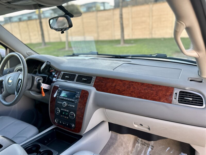 2012 Chevrolet CHEVROLET SUBURBAN LT DVD LEATHER HEATSEAT BOSE WOOD 8PASS YOUTUBE VIDEO   - Photo 58 - Stafford, TX 77477