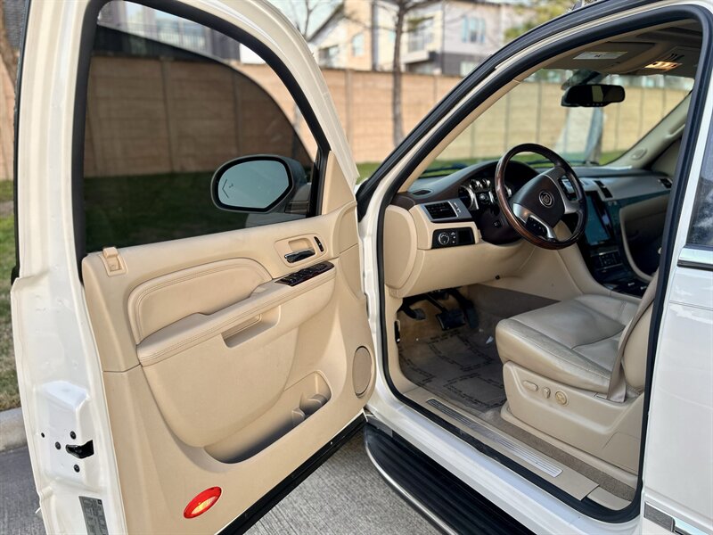 2011 Cadillac CADILLAC ESCALADE LUXURY NAV 86K LOW MILES SUPER NICE  YOUTUBE VIDEO   - Photo 39 - Stafford, TX 77477