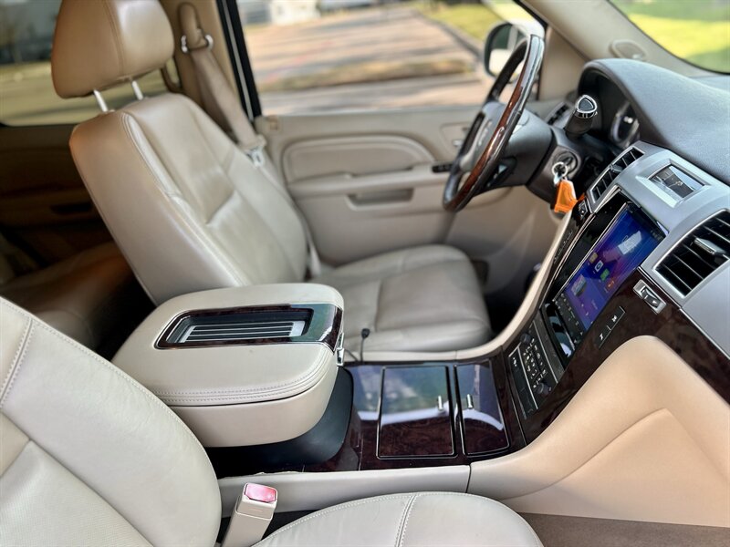 2011 Cadillac CADILLAC ESCALADE LUXURY NAV 86K LOW MILES SUPER NICE  YOUTUBE VIDEO   - Photo 44 - Stafford, TX 77477