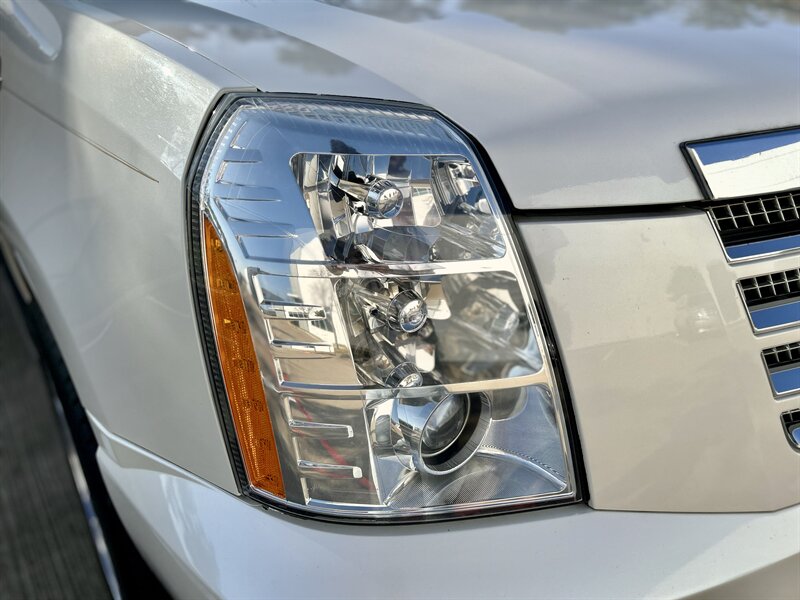 2011 Cadillac CADILLAC ESCALADE LUXURY NAV 86K LOW MILES SUPER NICE  YOUTUBE VIDEO   - Photo 20 - Stafford, TX 77477