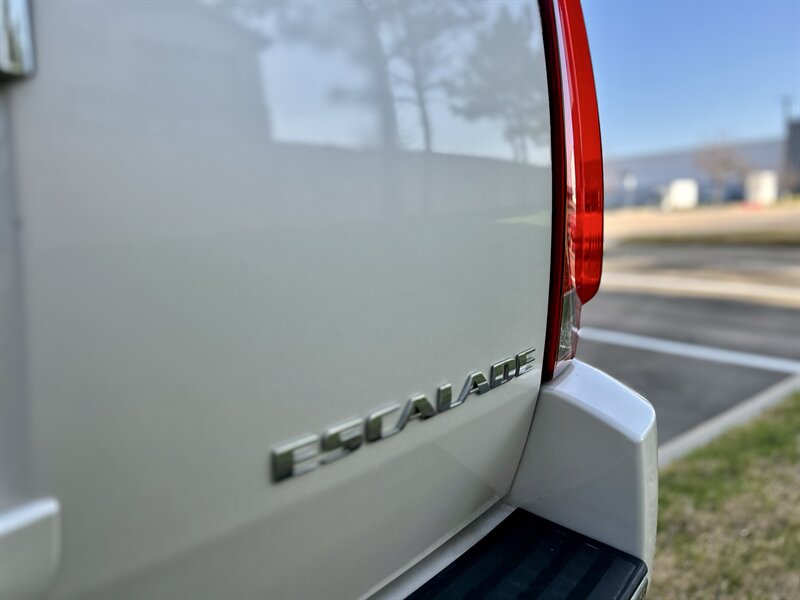 2011 Cadillac CADILLAC ESCALADE LUXURY NAV 86K LOW MILES SUPER NICE  YOUTUBE VIDEO   - Photo 27 - Stafford, TX 77477