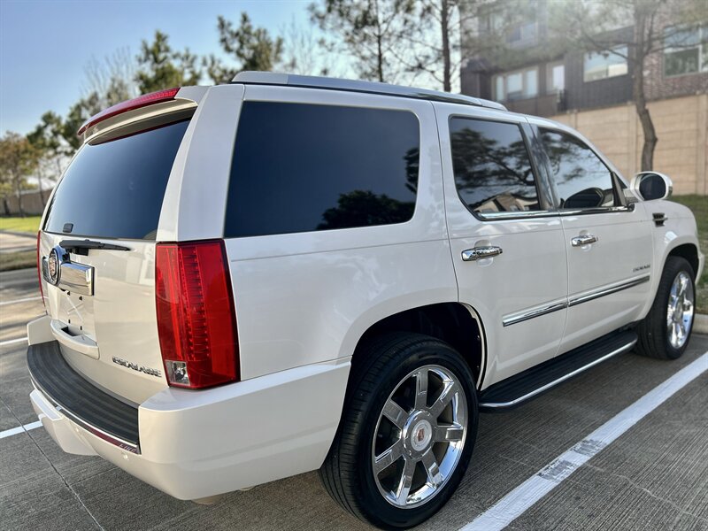 2011 Cadillac CADILLAC ESCALADE LUXURY NAV 86K LOW MILES SUPER NICE  YOUTUBE VIDEO   - Photo 10 - Stafford, TX 77477