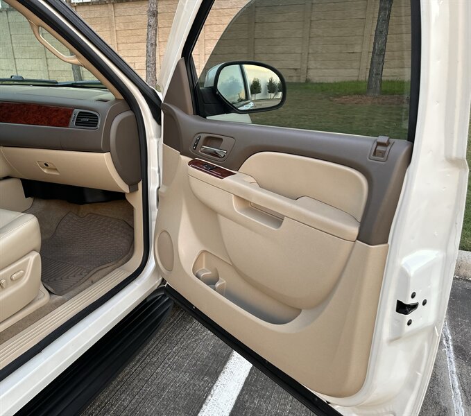 2013 GMC Yukon SLT 8 PASS 20 " WHEELS HTD & COOL SEATS SUPER CLEAN   - Photo 49 - Stafford, TX 77477