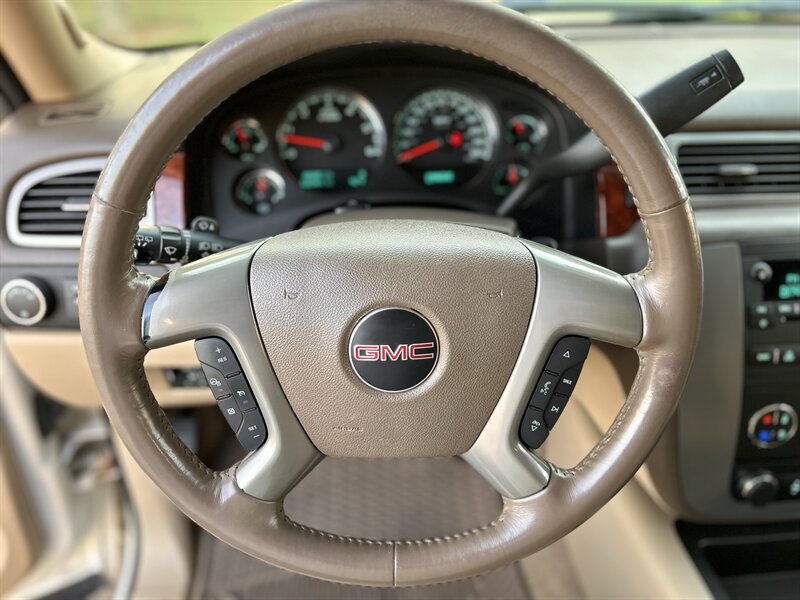 2013 GMC Yukon SLT 8 PASS 20 " WHEELS HTD & COOL SEATS SUPER CLEAN   - Photo 42 - Stafford, TX 77477
