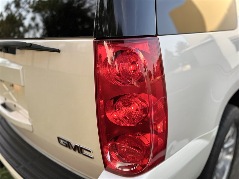 2013 GMC Yukon SLT 8 PASS 20 " WHEELS HTD & COOL SEATS SUPER CLEAN   - Photo 39 - Stafford, TX 77477