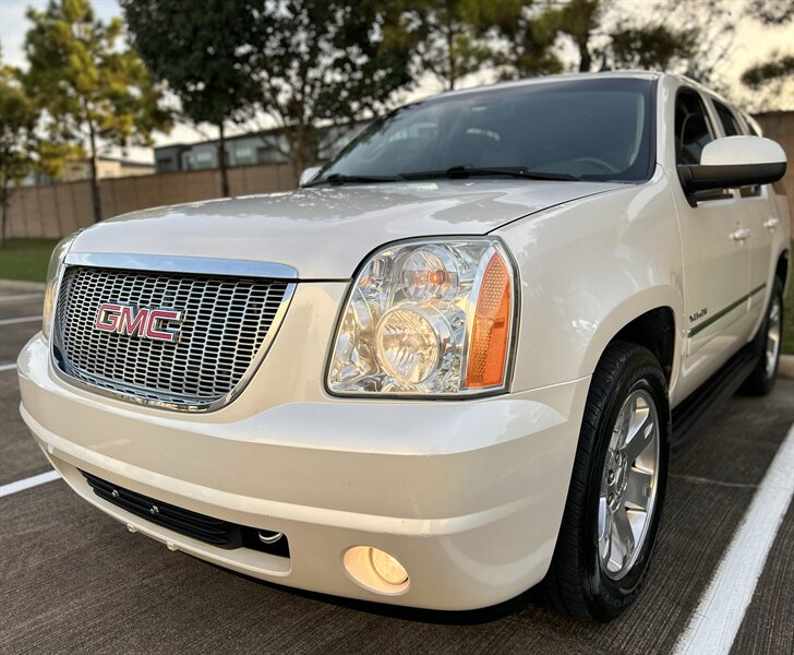 2013 GMC Yukon SLT 8 PASS 20 " WHEELS HTD & COOL SEATS SUPER CLEAN   - Photo 3 - Stafford, TX 77477