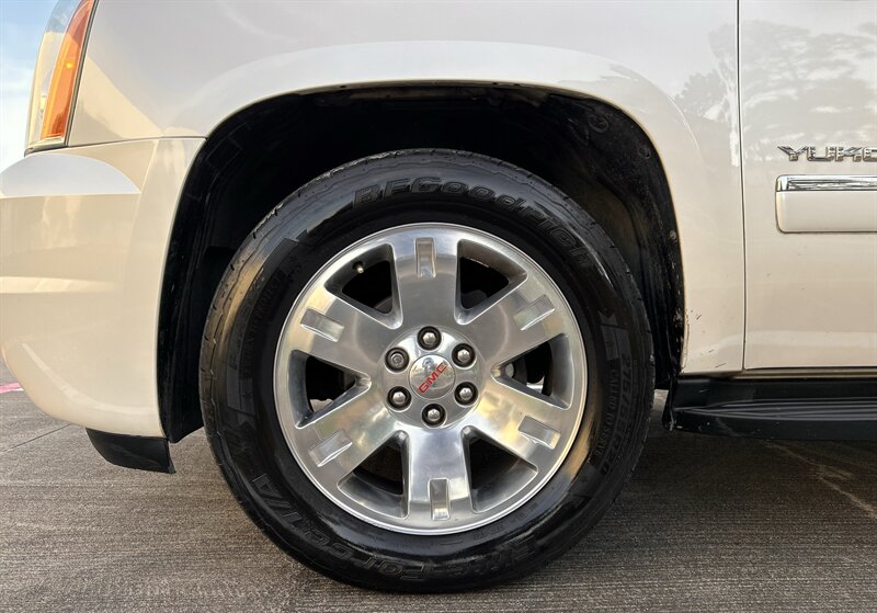 2013 GMC Yukon SLT 8 PASS 20 " WHEELS HTD & COOL SEATS SUPER CLEAN   - Photo 80 - Stafford, TX 77477