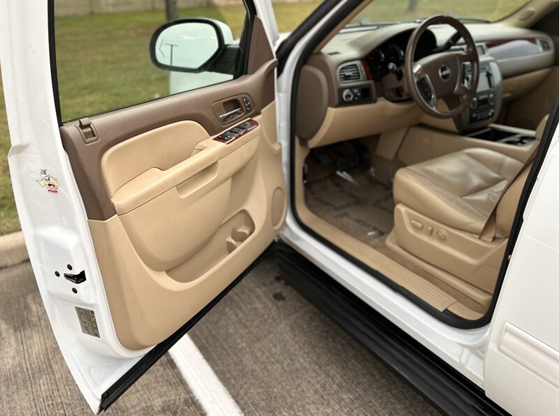 2010 GMC GMC YUKON XL SLT NAV DVD BOSE HTD COOL SEATS R-CAM 7 PASSENGER   - Photo 45 - Stafford, TX 77477