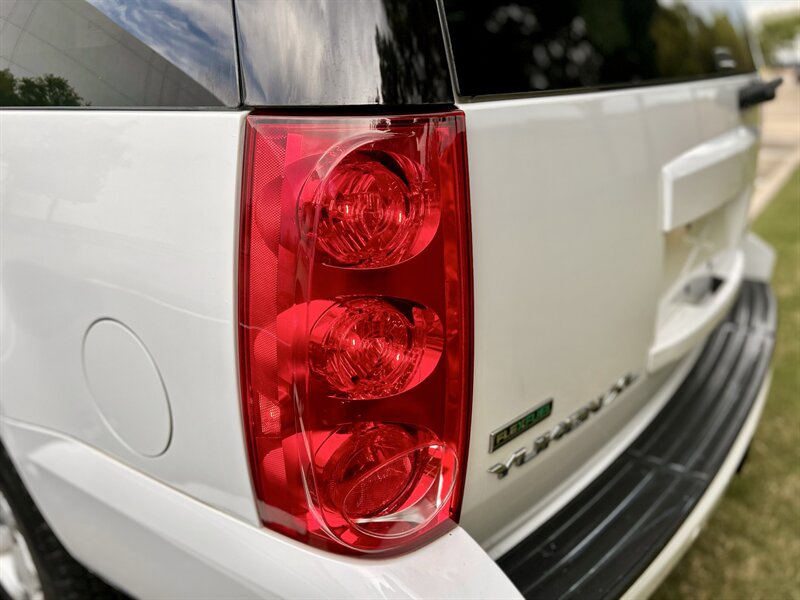 2010 GMC GMC YUKON XL SLT NAV DVD BOSE HTD COOL SEATS R-CAM 7 PASSENGER   - Photo 40 - Stafford, TX 77477