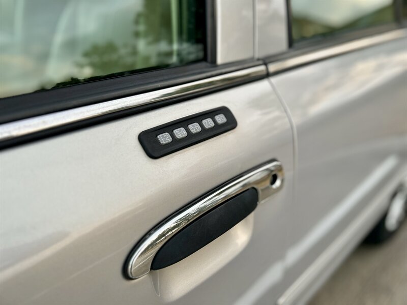 2009 Mercury MERCURY GRAND MARQUIS LS LEATHER WOOD ULTIMATE EDITION YouTube VIDEO   - Photo 49 - Stafford, TX 77477