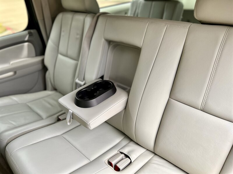 2008 Chevrolet CHEVROLET SUBURBAN LT LEATHER FOG LIGHTS DVD 5.3L V8 YOUTUBE VIDEO   - Photo 36 - Stafford, TX 77477