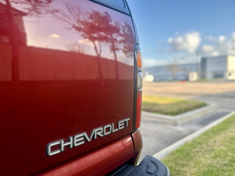 2002 Chevrolet CHEVROLET SUBURBAN LS 5.3L V8 PASSENGER 2 KEYS YOUTUBE VIDEO   - Photo 32 - Stafford, TX 77477