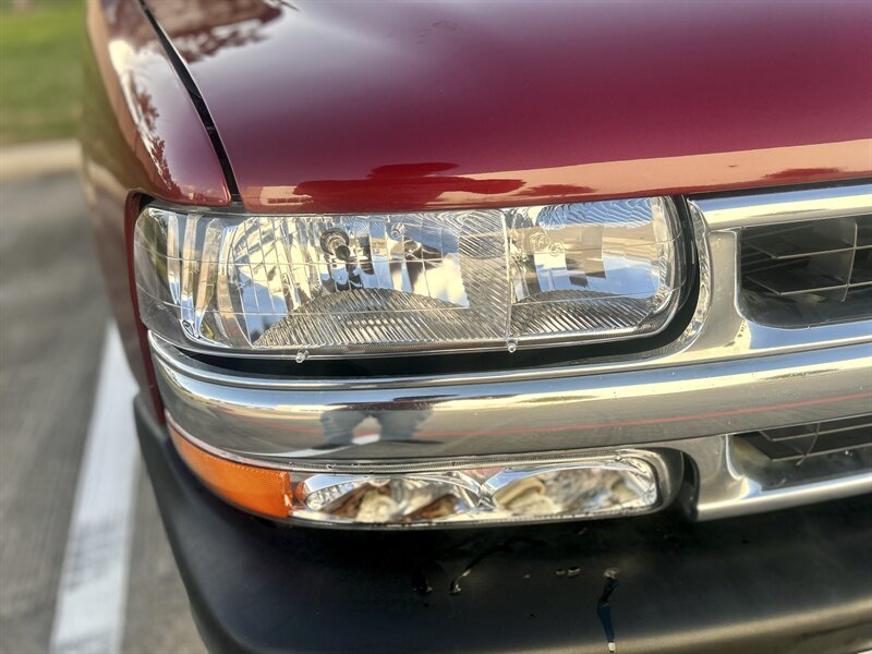 2002 Chevrolet CHEVROLET SUBURBAN LS 5.3L V8 PASSENGER 2 KEYS YOUTUBE VIDEO   - Photo 20 - Stafford, TX 77477