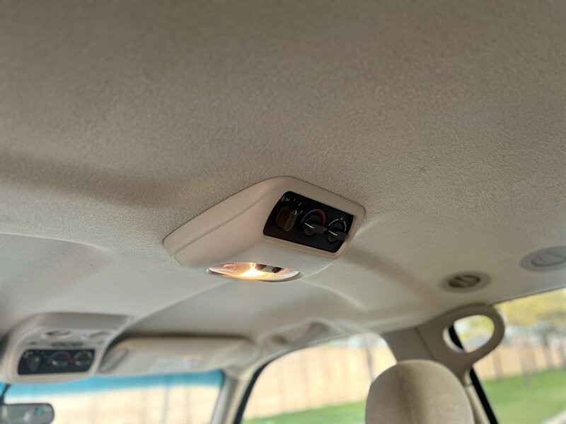 2002 Chevrolet CHEVROLET SUBURBAN LS 5.3L V8 PASSENGER 2 KEYS YOUTUBE VIDEO   - Photo 55 - Stafford, TX 77477