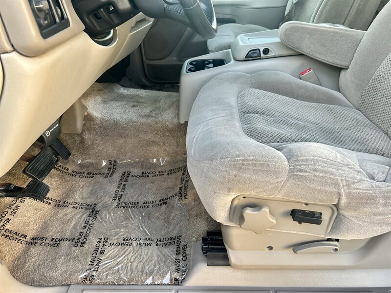 2002 Chevrolet CHEVROLET SUBURBAN LS 5.3L V8 PASSENGER 2 KEYS YOUTUBE VIDEO   - Photo 35 - Stafford, TX 77477