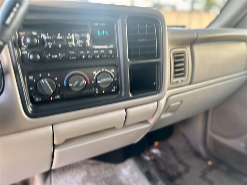 2002 Chevrolet CHEVROLET SUBURBAN LS 5.3L V8 PASSENGER 2 KEYS YOUTUBE VIDEO   - Photo 48 - Stafford, TX 77477