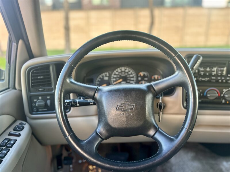 2002 Chevrolet CHEVROLET SUBURBAN LS 5.3L V8 PASSENGER 2 KEYS YOUTUBE VIDEO   - Photo 42 - Stafford, TX 77477
