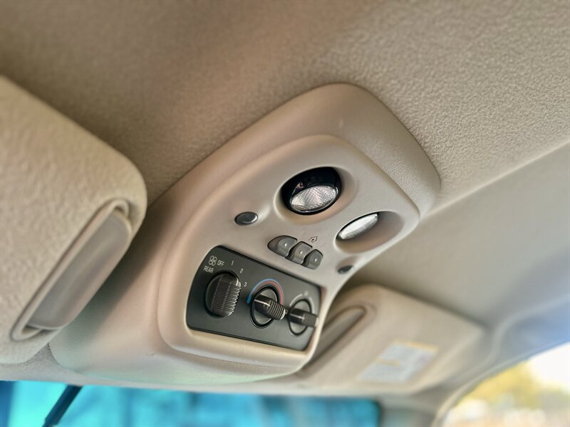 2002 Chevrolet CHEVROLET SUBURBAN LS 5.3L V8 PASSENGER 2 KEYS YOUTUBE VIDEO   - Photo 46 - Stafford, TX 77477