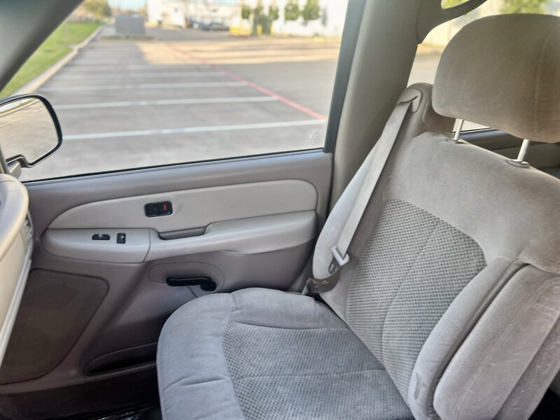 2002 Chevrolet CHEVROLET SUBURBAN LS 5.3L V8 PASSENGER 2 KEYS YOUTUBE VIDEO   - Photo 39 - Stafford, TX 77477