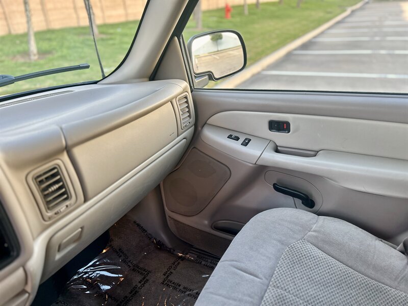 2002 Chevrolet CHEVROLET SUBURBAN LS 5.3L V8 PASSENGER 2 KEYS YOUTUBE VIDEO   - Photo 41 - Stafford, TX 77477