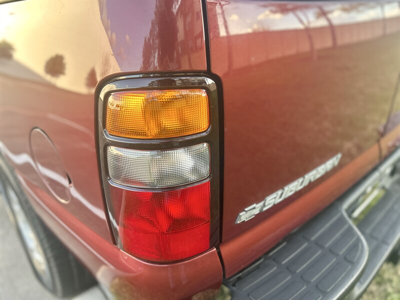 2002 Chevrolet CHEVROLET SUBURBAN LS 5.3L V8 PASSENGER 2 KEYS YOUTUBE VIDEO   - Photo 30 - Stafford, TX 77477