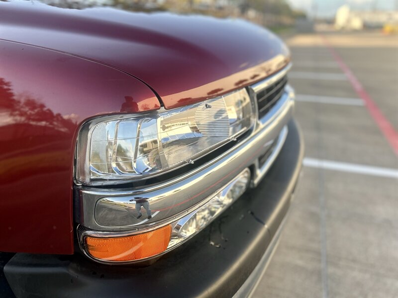 2002 Chevrolet CHEVROLET SUBURBAN LS 5.3L V8 PASSENGER 2 KEYS YOUTUBE VIDEO   - Photo 22 - Stafford, TX 77477