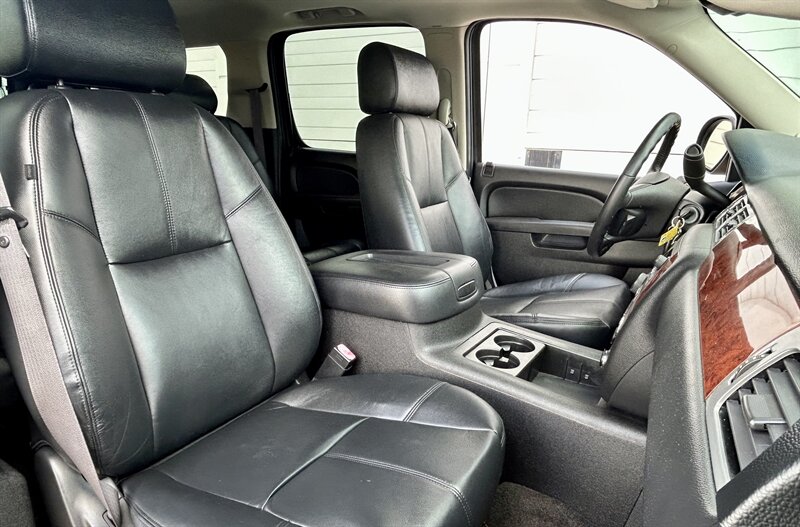 2012 Chevrolet Suburban LT   - Photo 20 - Stafford, TX 77477