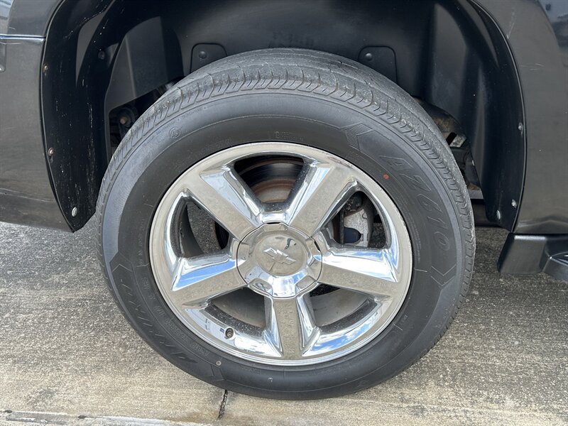 2012 Chevrolet Suburban LT   - Photo 31 - Stafford, TX 77477