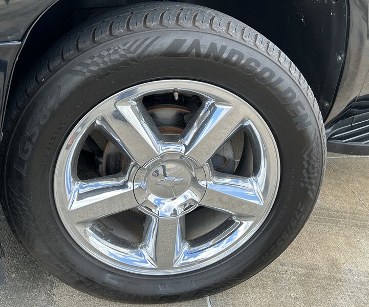 2012 Chevrolet Suburban LT   - Photo 30 - Stafford, TX 77477